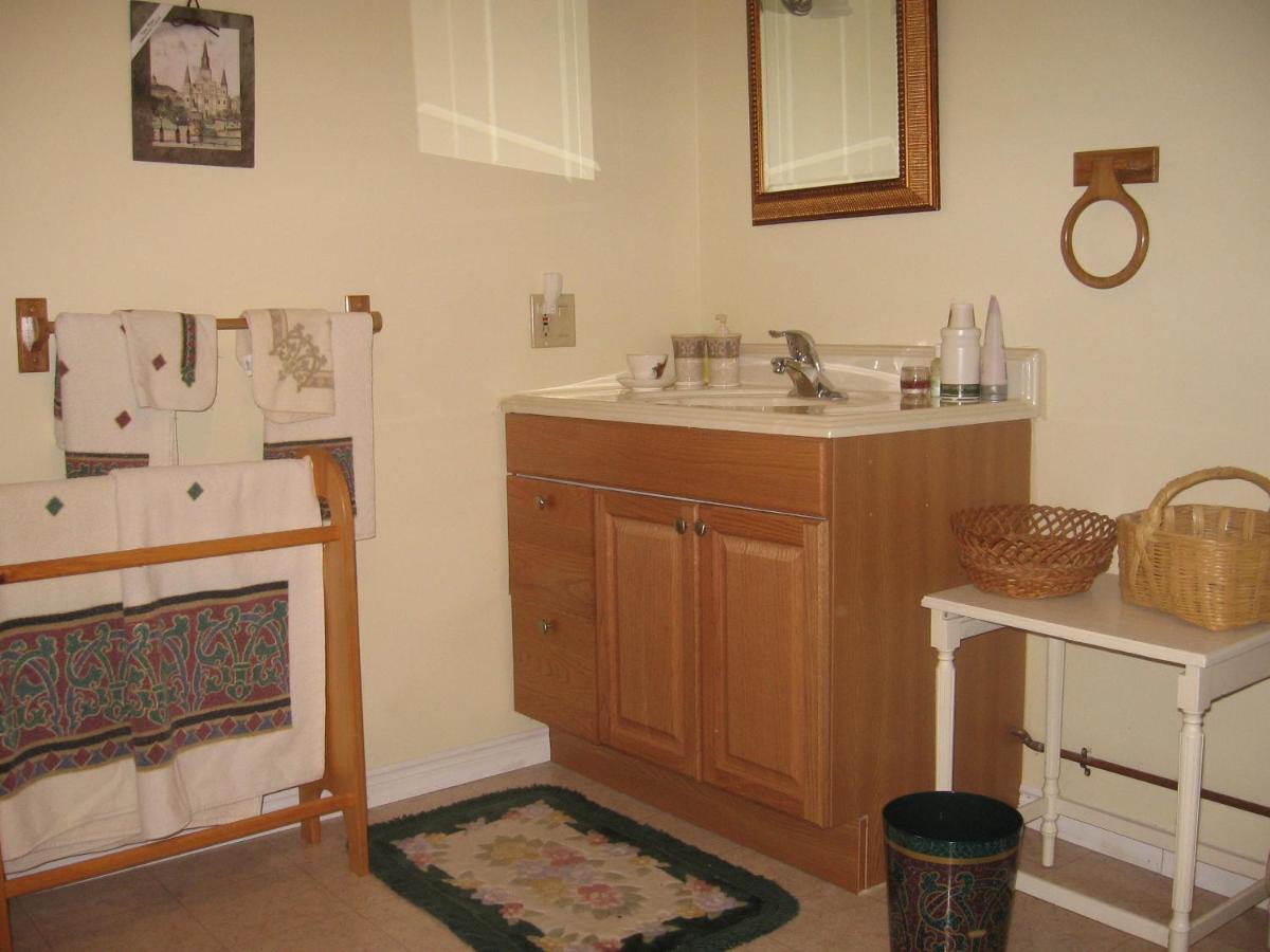 Carrousel Bed & Breakfast Cayuga Dış mekan fotoğraf