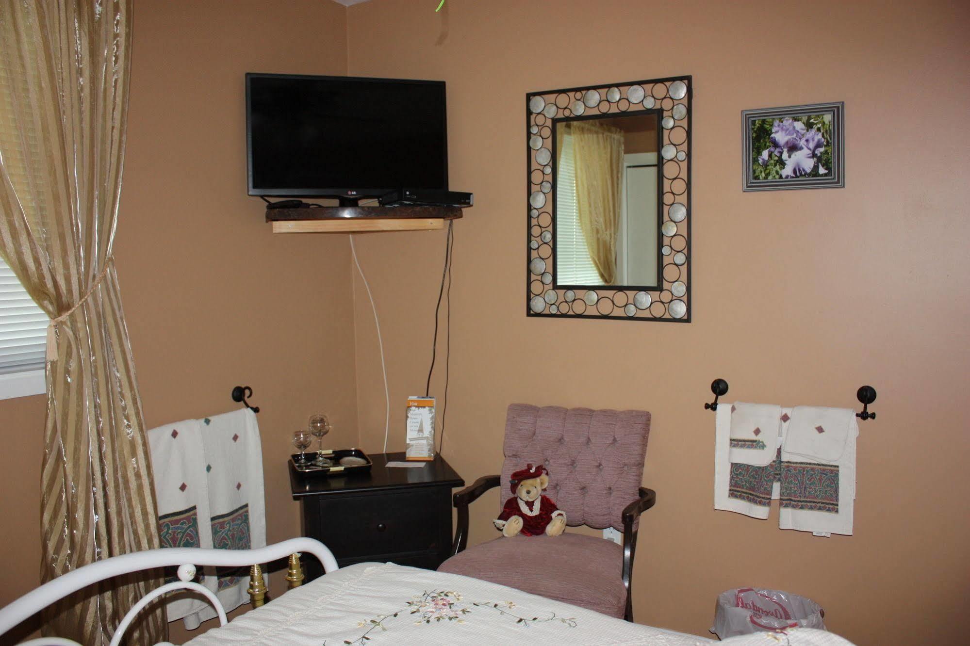 Carrousel Bed & Breakfast Cayuga Dış mekan fotoğraf