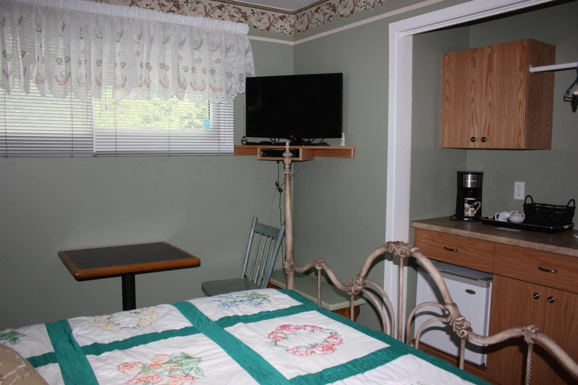 Carrousel Bed & Breakfast Cayuga Dış mekan fotoğraf