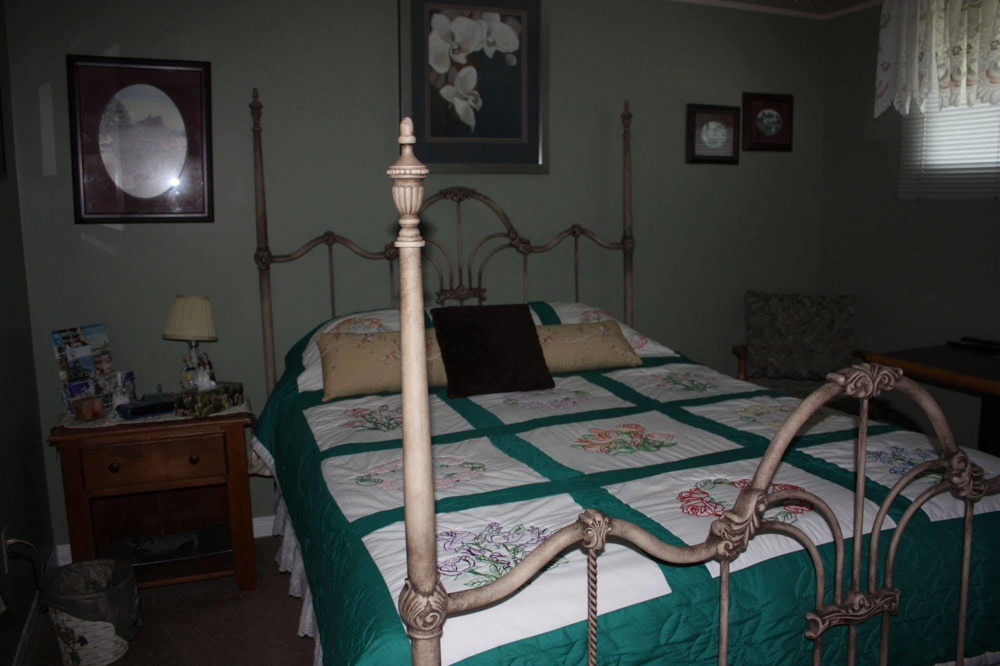 Carrousel Bed & Breakfast Cayuga Dış mekan fotoğraf